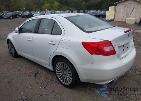 2011 Suzuki Kizashi Se z USA, uszkodzony, nr VIN JS2RF9A36B6110303